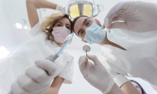 Можно ли пить алкоголь после удаления зуба, объяснил стоматолог Башуров