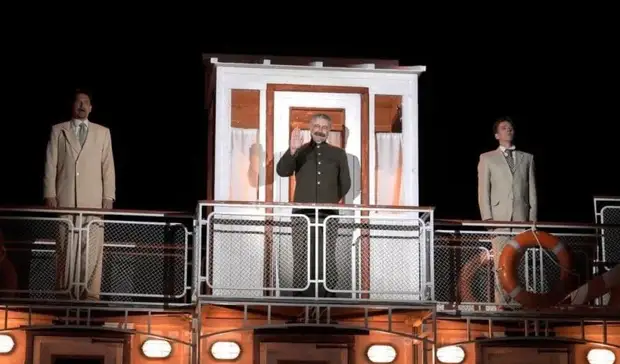 ФотКа дня: в спектакле «12 стульев» калужского театра возник новый персонаж – Сталин