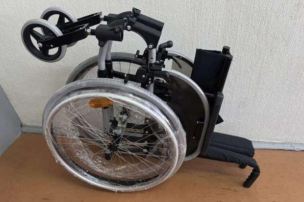 Пенсионерка из Оренбуржья проникла в незапертую квартиру и украла кресло-коляску