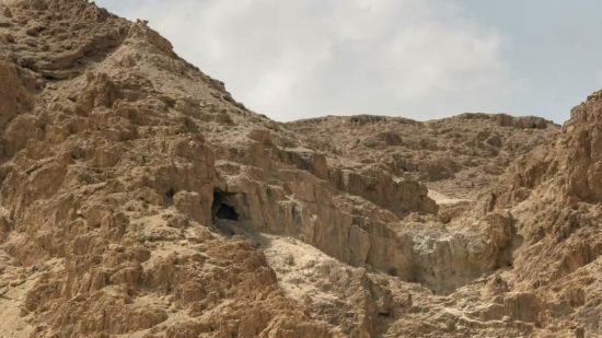 НОЙ:  глаза и кожа его излучали таинственное сияние