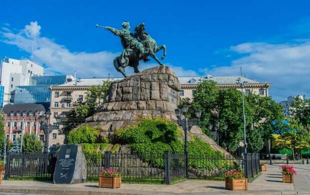 Богдан Хмельницкий. Зачем он объединил Украину с Россией?