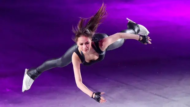 ВЦИОМ назвал Нурмагомедова и Загитову самыми популярными спортсменами года в России