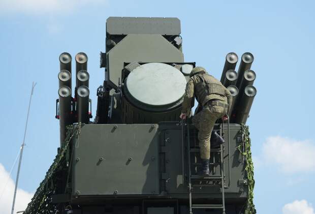 Силы ПВО за сутки сбили 571 дрон ВСУ, два снаряда HIMARS и семь авиабомб