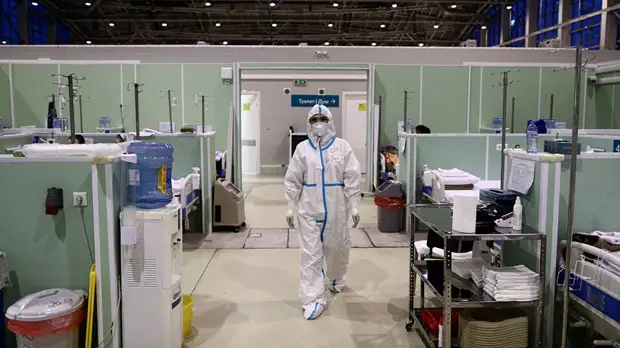 Заболеваемость COVID-19 в России снизилась на 20,46%