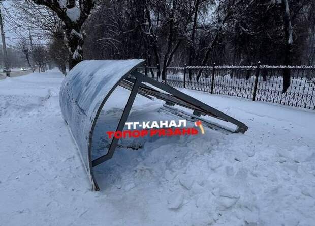 В Рязани обрушилась остановка рядом со строительным колледжем