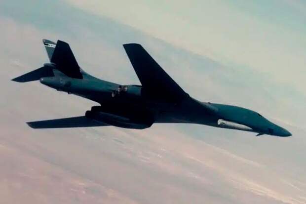 Бомбардировщик B-1B впервые замечен с гиперзвуковой ракетой AGM-183 ARRW