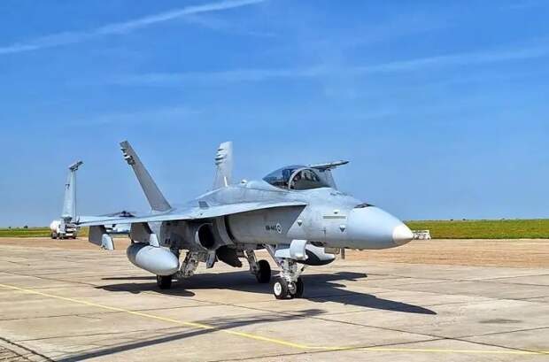 Финские истребители F/A-18 Hornet впервые присоединились к миссии НАТО «Air