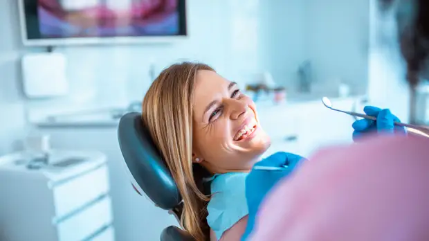 Стоматолог Ростовенко перечислила влияющие на белизну зубов продукты