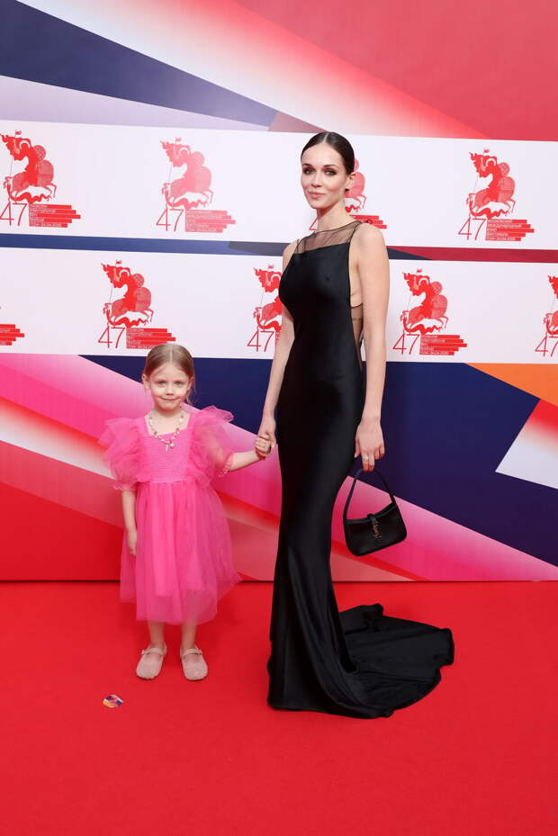 «Она очень любит внимание»: Софья Синицына рассказала о дочери от Павла Табакова