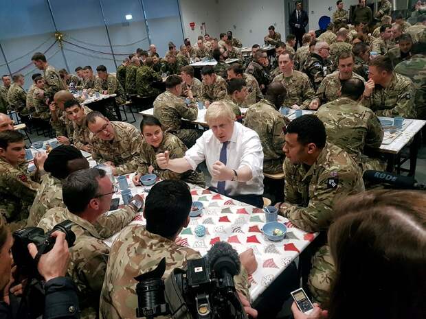 Докатились! Британские военные уже выбирают - или поесть, или съездить домой