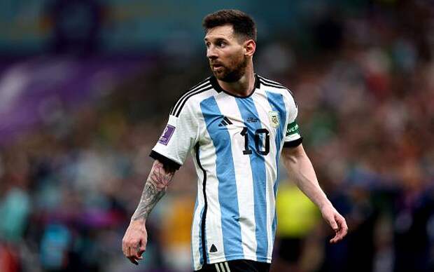 Звезды спорта критикуют и защищают Месси. Что происходит