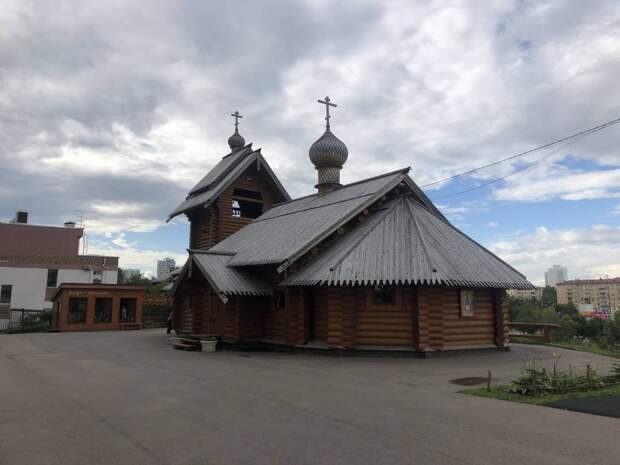 Храм Святой равноапостольной Нины в Черемушках 1.JPG