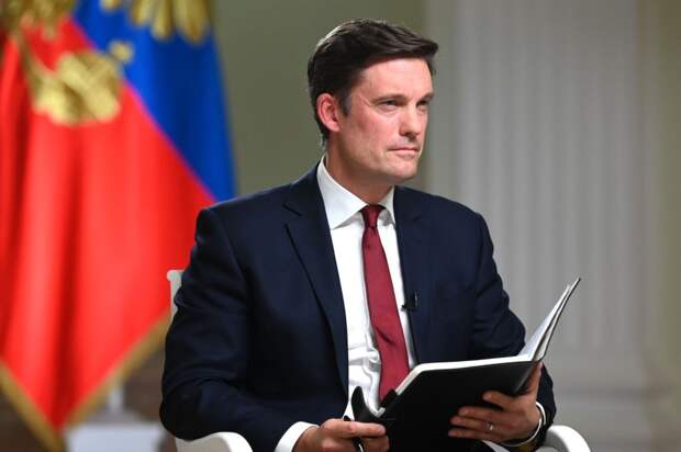 Журналист американского телеканала NBC Кир Симмонс у Путина, 14.06.21.jpg Журналист американского телеканала NBC Кир Симмонс у Путина, 14.06.21.jpg