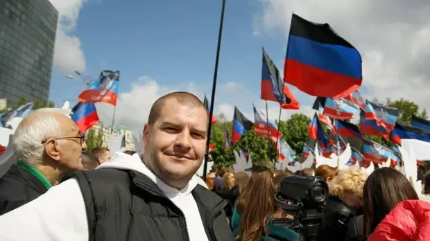 «Гражданство дали, а в страну не пустили»: уроженцу Донецка оформили паспорт РФ, но отказали во въезде в Россию