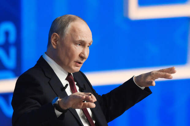 Путин приехал в столичный ЦМТ на Форум будущих технологий