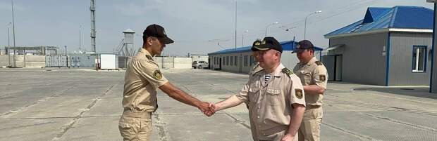 Спасших людей в Каспийском море военных моряков наградили в ВМС