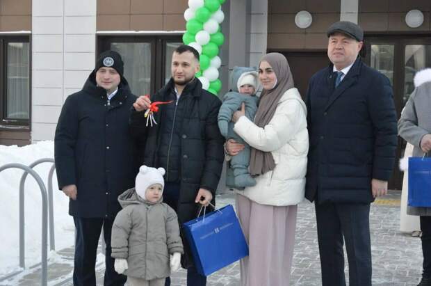 В Нижнекамске вручили ключи от новых квартир молодым врачам