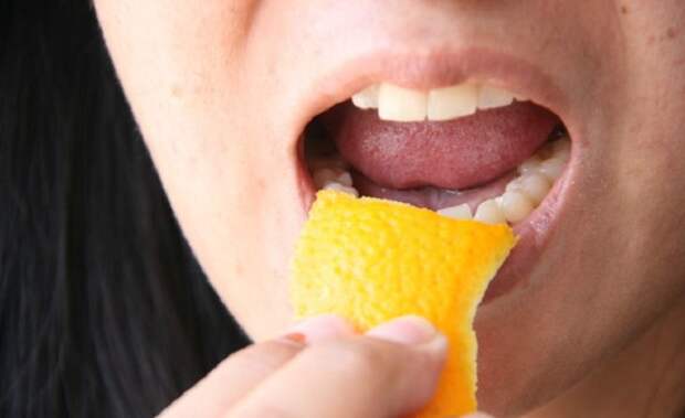 Можно отбелить зубы корочкой апельсина. /Фото: takprosto.cc