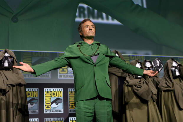 Роберт Дауни-младший в образе Доктора Дума на Comic-Con