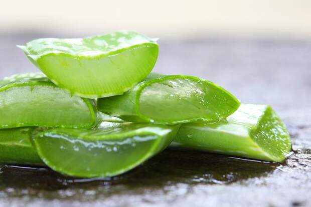 Темные локти и колени: 8 простых домашних средств, которые помогут отбелить кожу