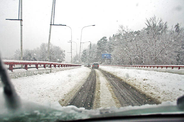 Ни проехать, ни пройти: Чечню и Дагестан засыпало снегом