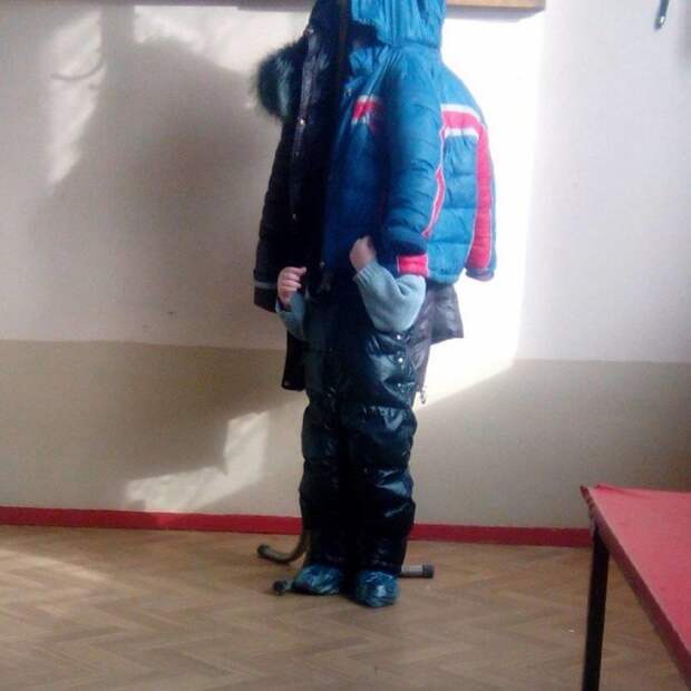 В очереди на прием к врачу каждый развлекается как может В очереди на прием к врачу каждый развлекается как может