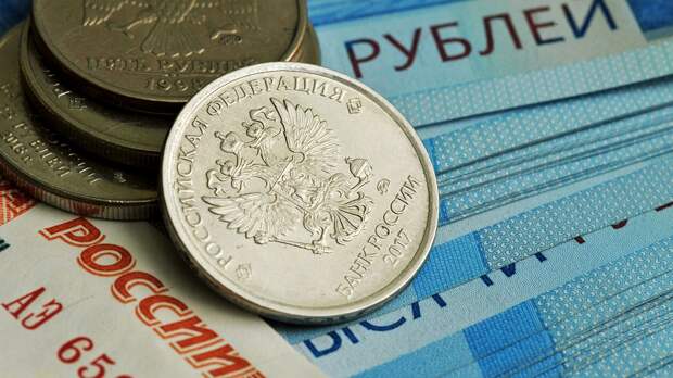 Россияне стали чаще помогать деньгами своим взрослым детям 