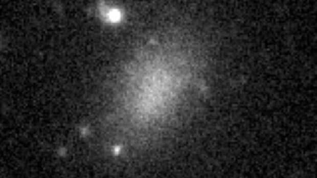 Ультра-диффузная галактика в объективе телескопа