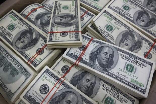 За первые пять минут торгов курс доллара США повысился до 72,8774 руб.