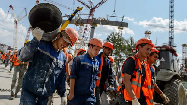 Миронов предупредил о росте доли мигрантов в теневой экономике