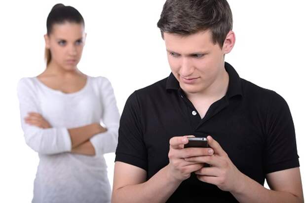https://bazdeh.org/wp-content/uploads/2015/09/Jealousy-men-girl-phone.jpg