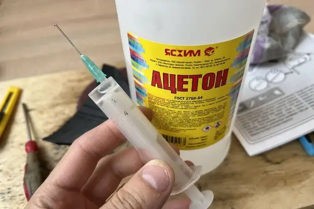 Как аккуратно склеить корпус зарядки без секундного клея