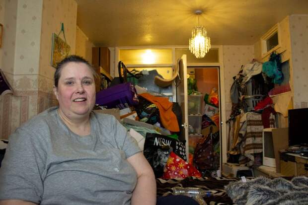 «Ад, в котором я живу»: вот во что британка-барахольщица превратила свой дом