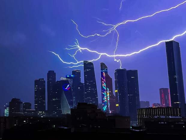 Москвичей предупредили о первой грозе