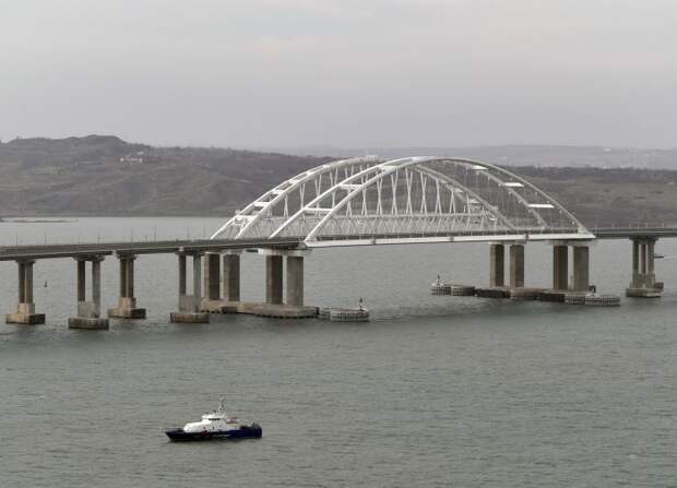 В Киеве и на Западе рано радовались: Крымский мост устоял