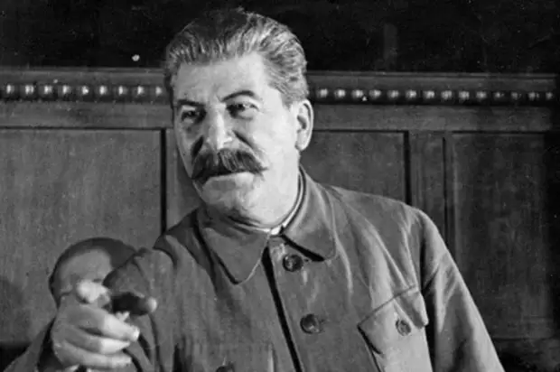 Петля времени: как рожденные при Путине будут голосовать за рожденных при Сталине