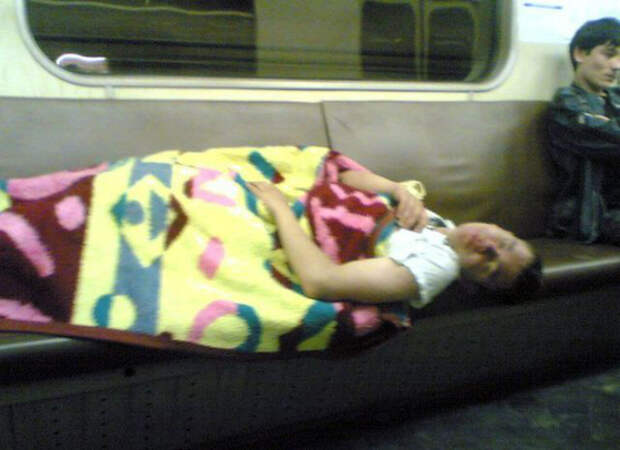 Тихий час в вагоне метро. Тихий час в вагоне метро.