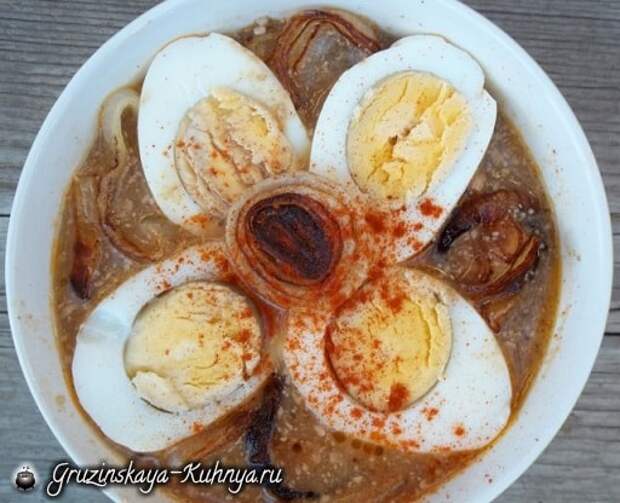 Рецепт сациви с луком и вареными яйцами (6)