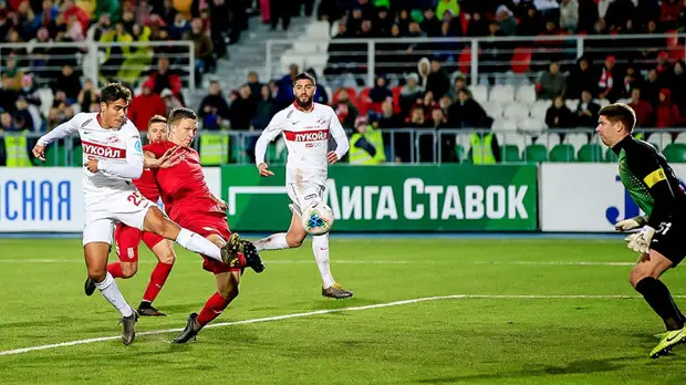 «Он понимал, куда идёт»: бывшие футболисты и тренеры «Спартака» выступают за отставку Кононова