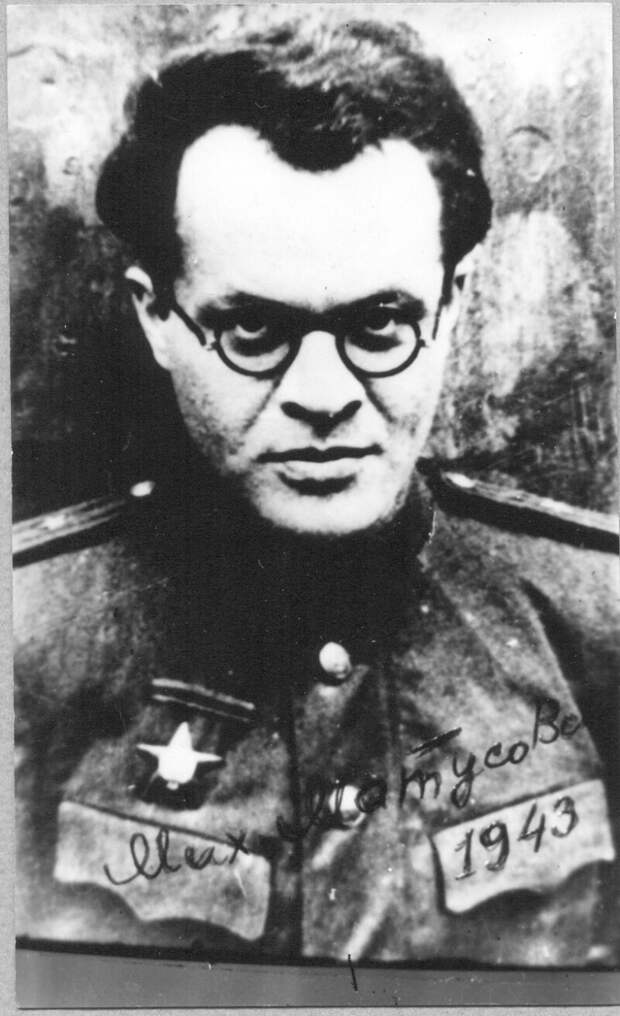 М. Матусовский в 1943 году в должности военного корреспондента вов, герои, песня