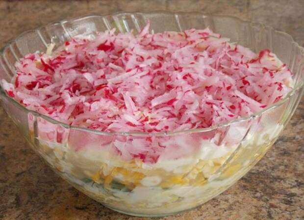 Овощной салат с сыром, яйцом и редиской — будете меня благодарить!