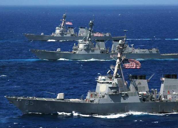 Американские боевые корабли выстроились в боевой порядок