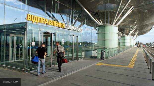 Угнетенного депутата Рады Геращенко с зашитой раной на шее увидели пассажиры самолета