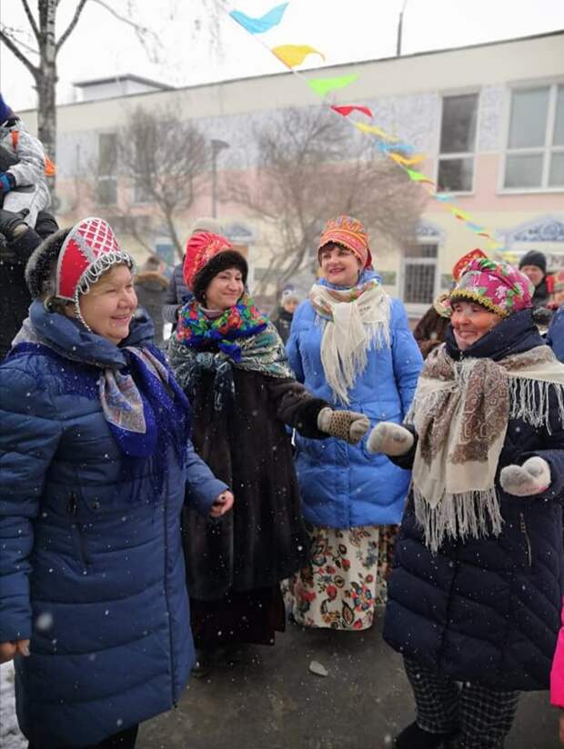 Во дворе дома на Полярной прошли Масленичные гуляния