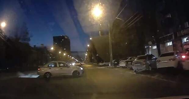 Обложили со всех сторон: небольшое ДТП в Воронеже Обложили со всех сторон: небольшое ДТП в Воронеже