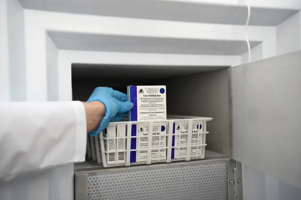 «Большой процент невакцинированных способствует мутации»: вирусолог — о штаммах коронавируса и коллективном иммунитете