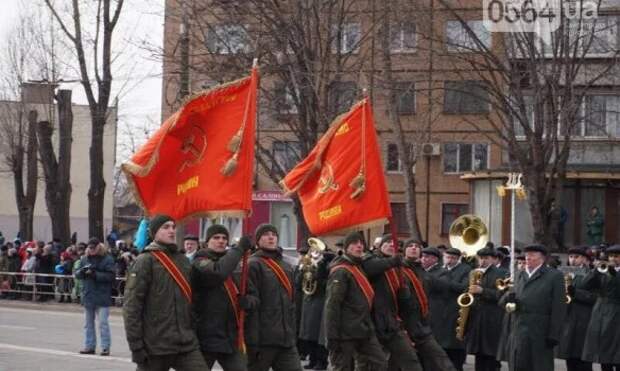 В Кривом Роге украинские нацгвардейцы прошлись с советской символикой, МВД Украины в панике | Продолжение проекта «Русская Весна»