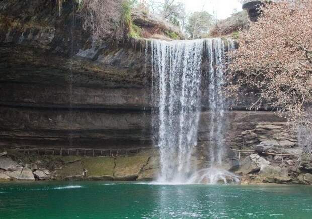Красивейшее озеро Hamilton Pool водопад, озеро