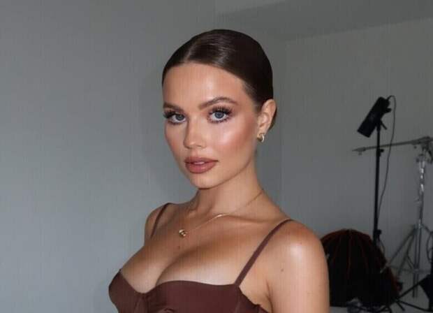 «Мирошику 8 месяцев!»: Невестка Валерии растрогала Сеть снимками дочки и сына в новогодних образах