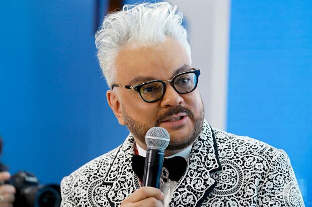 Транспортная полиция проводит проверку из-за курящего Киркорова в аэропорту